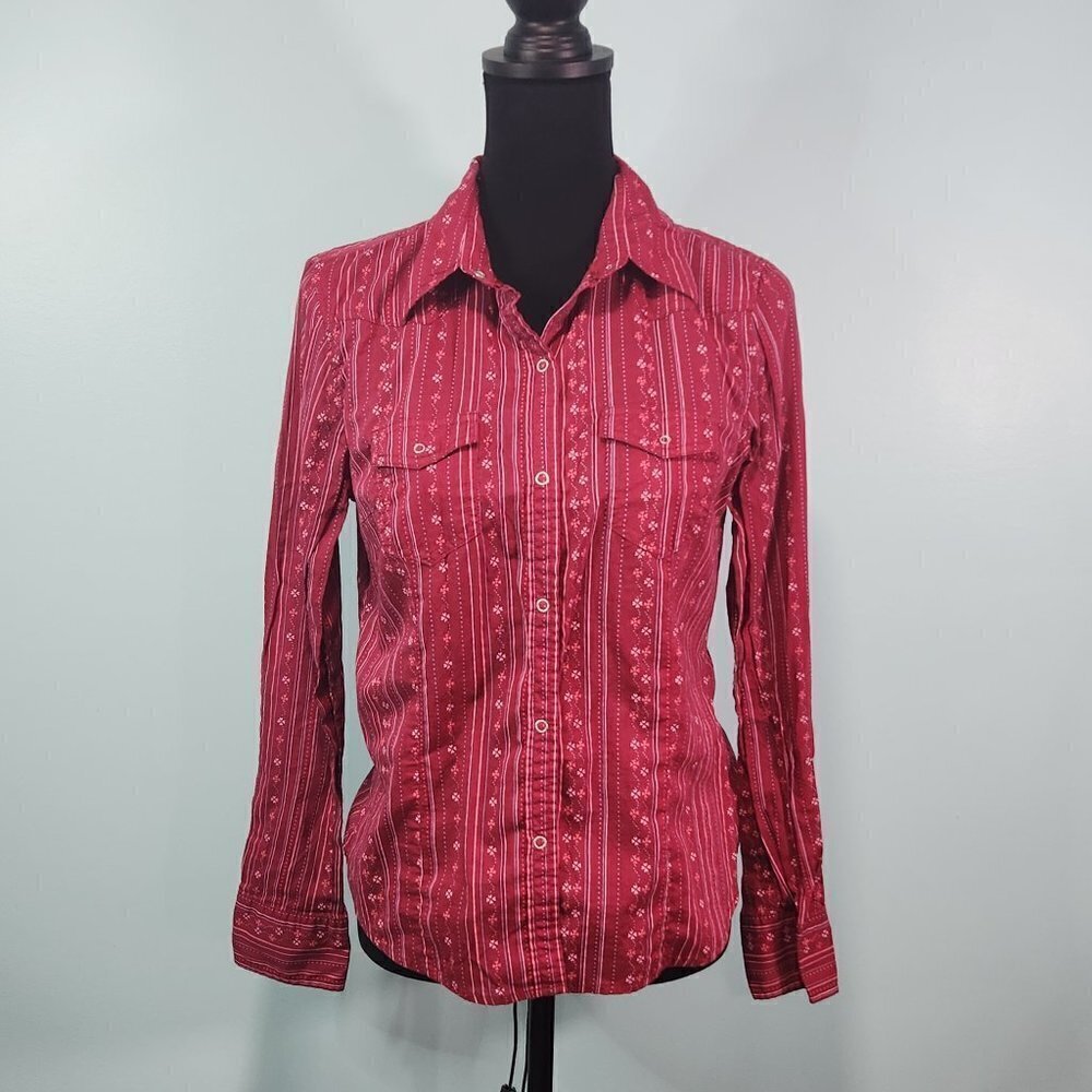American Eagle Western Style Button Down Size 8
Lot I
